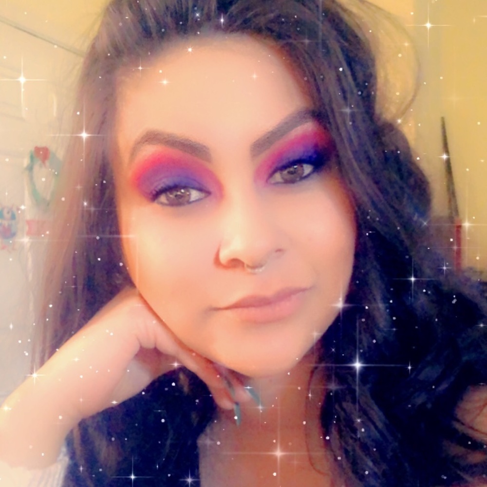 Meet your Posher, Alicia